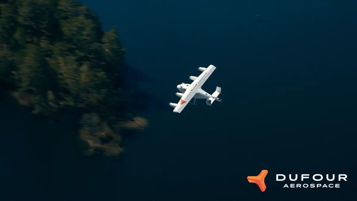 Savback et Dufour signent un protocole pour trois Aero-200 en Suède